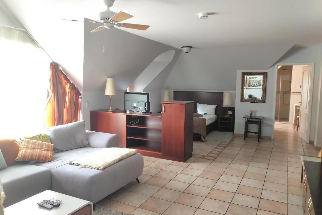 Tandreas Hotel & Restaurant Giessen Bagian luar foto