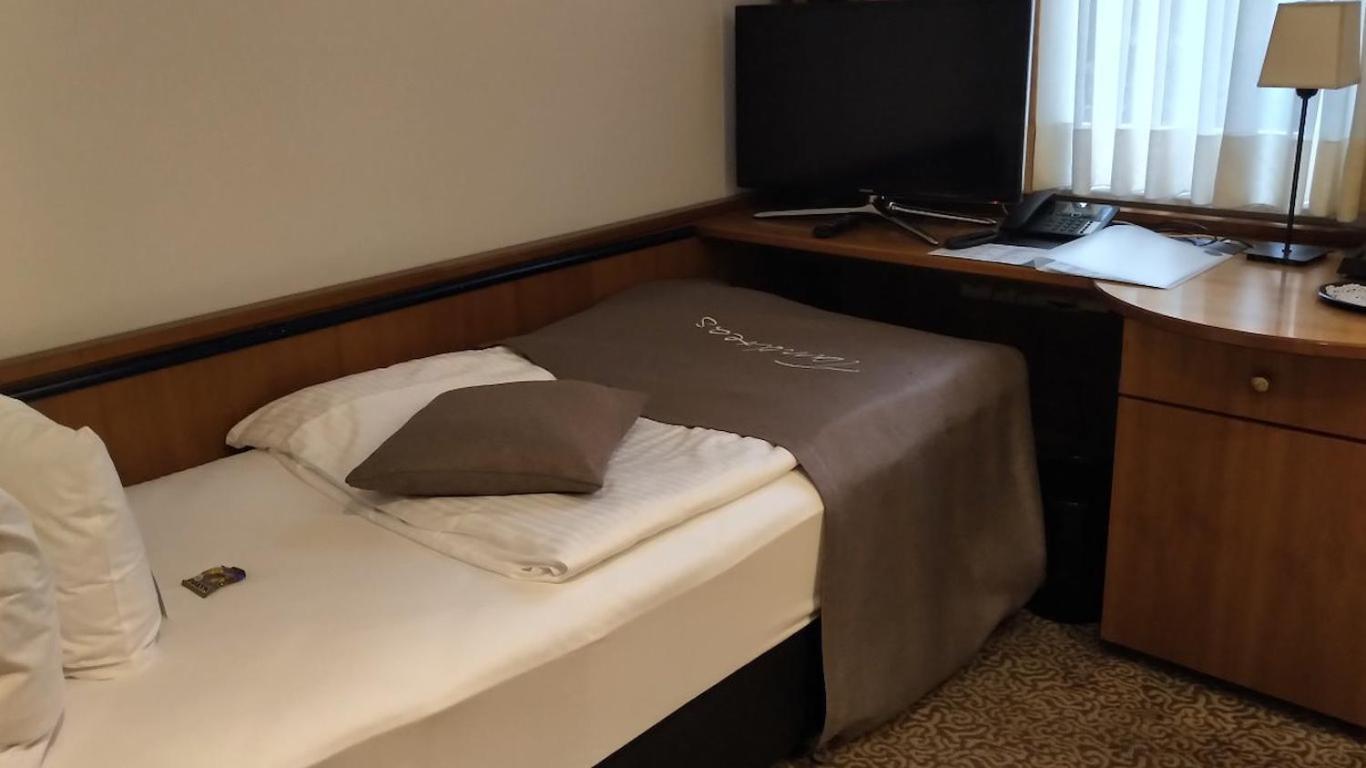 Tandreas Hotel & Restaurant Giessen Bagian luar foto